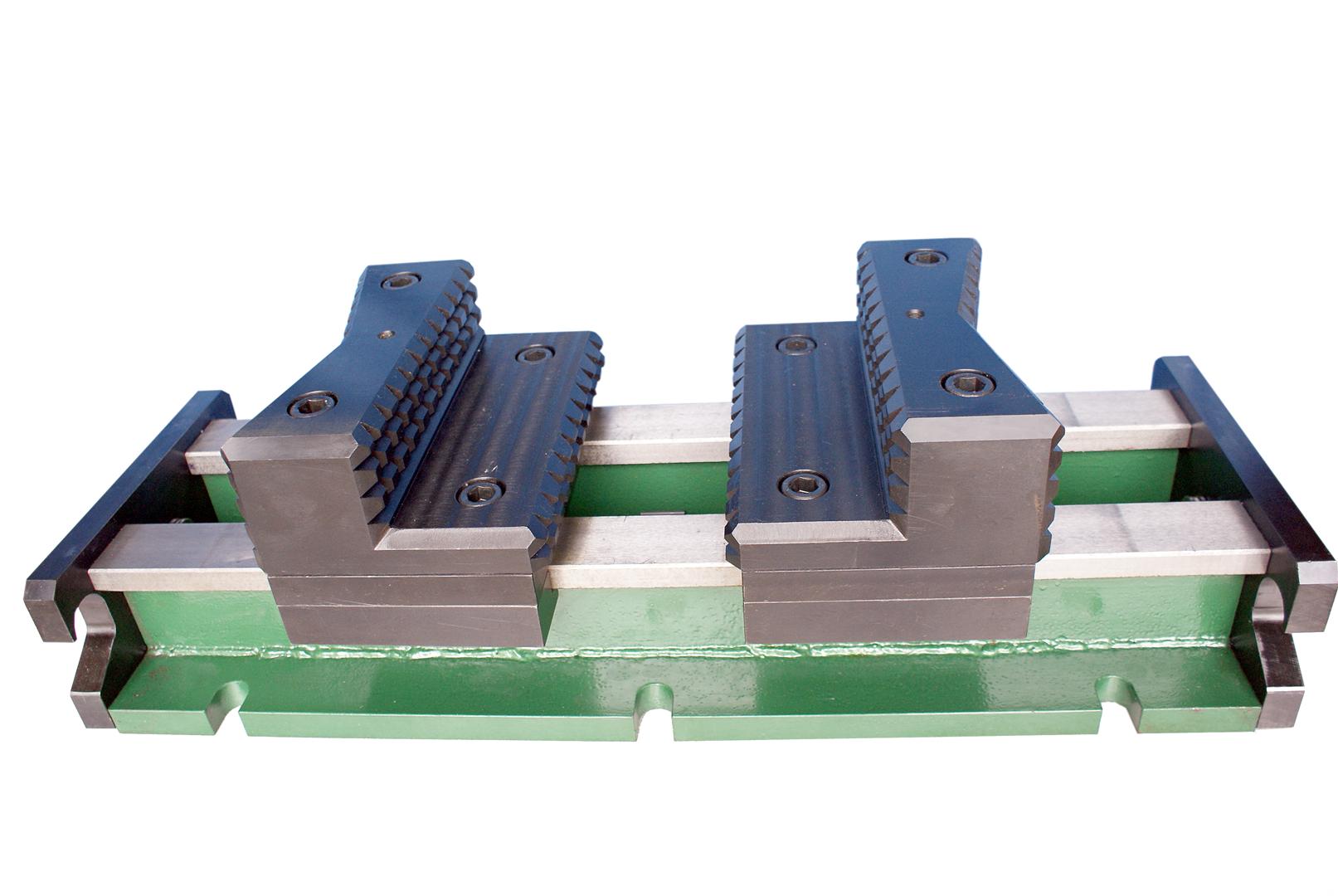 Zelf-centrerende machineklemmen